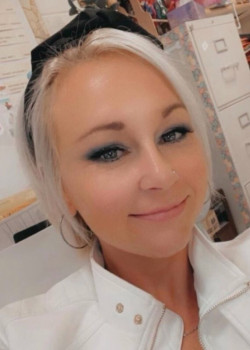 Alissa D McCommon